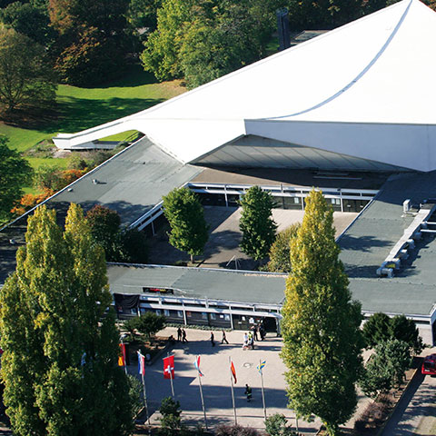 Kostenfreie Parkplätze in großer Zahl bietet die Eberthalle bei der Veranstaltung von Konzert, Firmenfeier und Showevent.