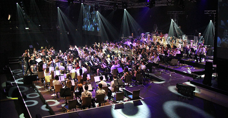 Die Eberthalle bietet RÄe für Konzertveranstaltungen und Orchesteraufführungen.
